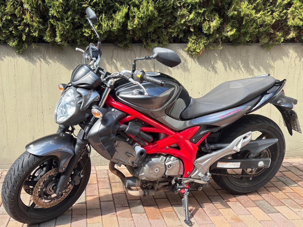 Suzuki Gladius der Fahrschule 24